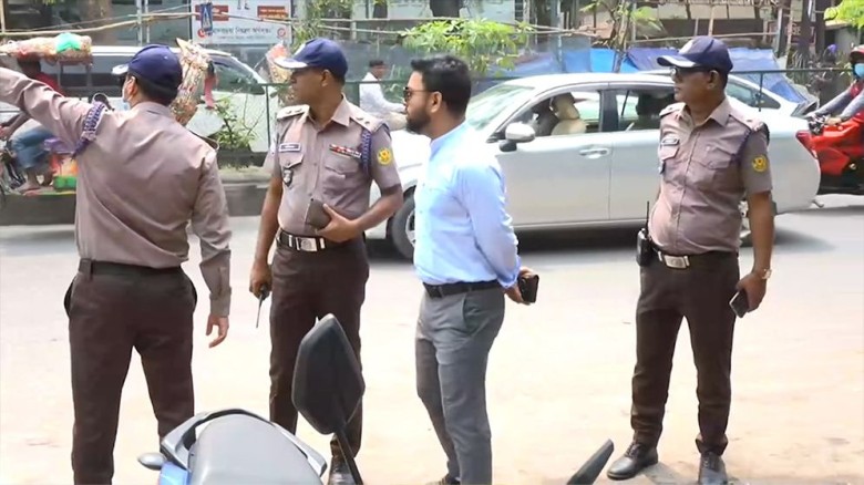 রাজধানী জুড়ে ডিএমপির উচ্ছেদ অভিযান