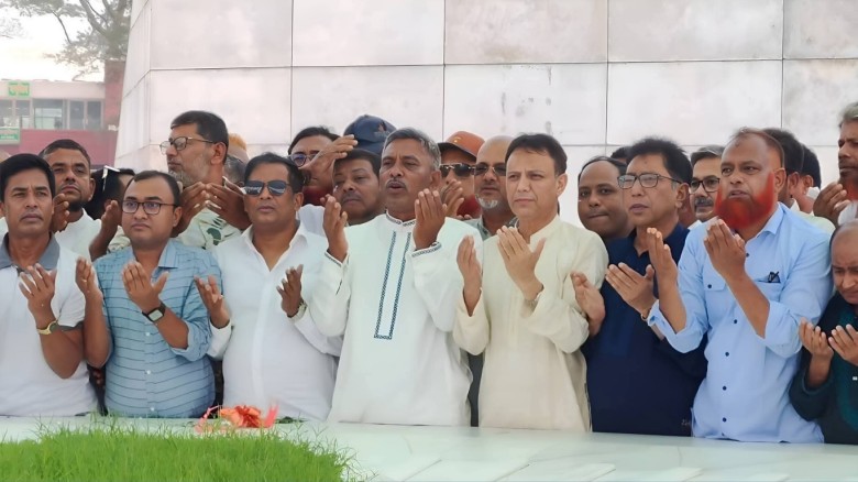 শহীদ জিয়ার কবর জিয়ারত করলেন ফরিদপুর জেলা পরিষদ প্রশাসক আফজাল হোসেন