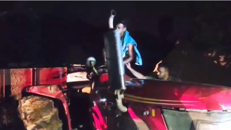 নলডাঙ্গায় অবৈধভাবে মাটি বিক্রি: আটক ৩, ২ লাখ টাকা জরিমানা