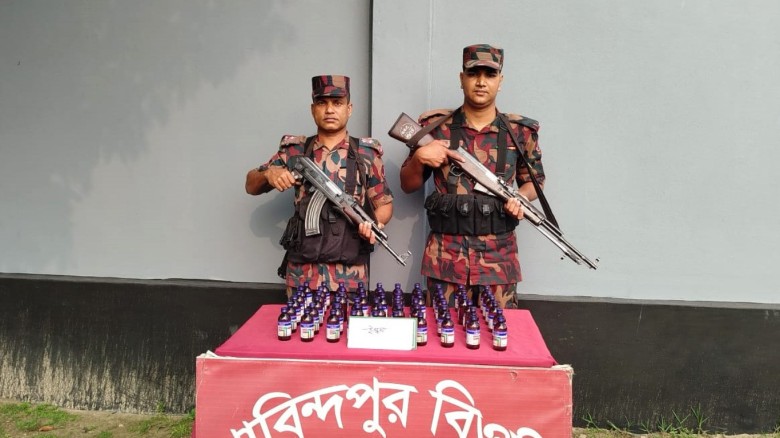 দিনাজপুরে বিজিবির অভিযানে মাদকসহ আটক ২