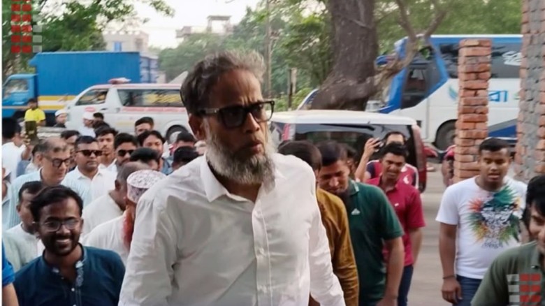 চিকিৎসার নামে সাধারণ মানুষের পকেট কাটা যাবে না: এমপি রতন