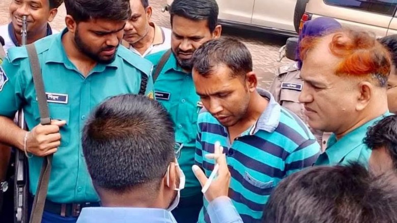 রাজশাহীতে ভুয়া পুলিশ পরিচয়ে তেল নিতে এসে যুবক আটক