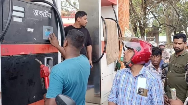 ঠাকুরগাঁওয়ে জ্বালানি তেল সরবরাহে চালু হলো 'ফুয়েল কার্ড'