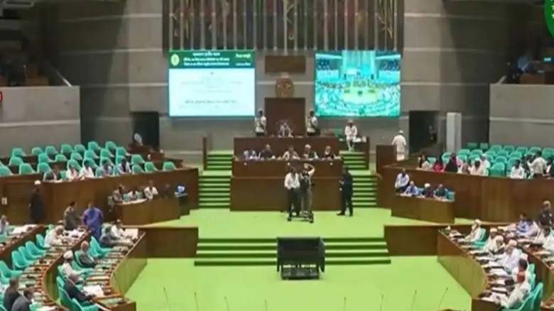 সরকারি চাকরিতে প্রবেশের বয়সসীমা ৩২ বছর: সংসদে বিল পাস