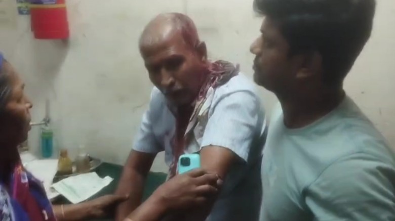 নড়াইলে বিরোধের জেরে মুক্তিযোদ্ধার ওপর হামলা