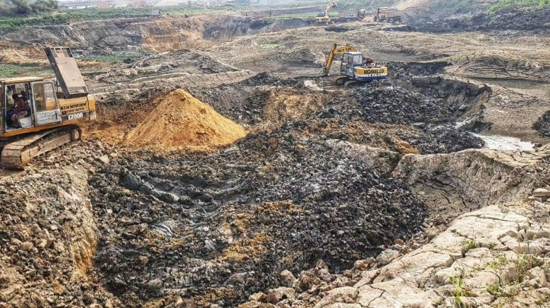 প্রশাসন ও নেপথ্য শক্তির ‘ম্যানেজে’ গাজীপুরে চলছে মাটি কাটার মহোৎসব