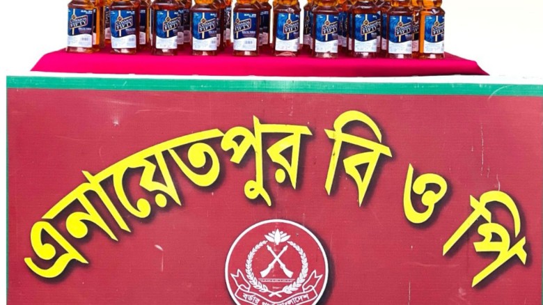 দিনাজপুর বিজিবির অভিযান: ভারতীয় মদ ও ফেনসিডিল উদ্ধার