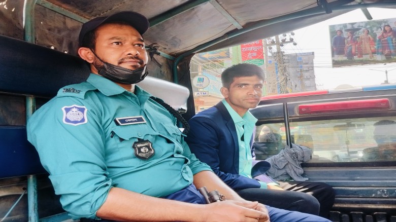 রংপুরে প্রেমিকাকে খুশি করতে ‘এএসপি’ সাজতে গিয়ে কারাগারে যুবক