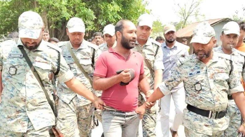 শিশু অপহরণ চেষ্টাকালে যুবককে গণপিটুনি