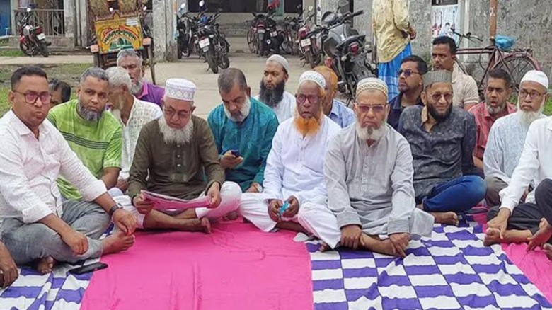 সুপেয় পানির দাবিতে পৌরসভা ঘেরাও