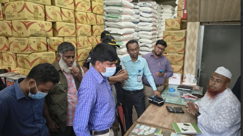 ফেনীতে ভোজ্যতেল প্রতিষ্ঠানকে জরিমানা