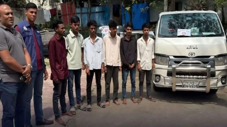মাদরাসাছাত্রীকে অপহরণের সময় ৬ যুবক গ্রেপ্তার