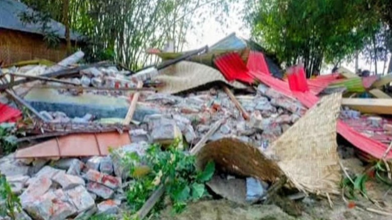 নোটিশ ছাড়া উচ্ছেদ: দিশেহারা দুই পরিবার