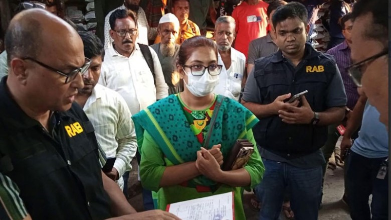 মোংলায় ৩ তেল ব্যবসায়ীকে জরিমানা