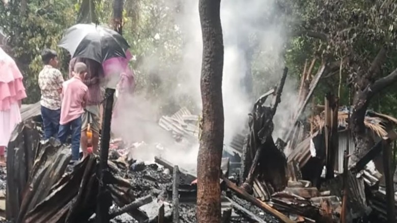 বাউফলে অগ্নিকাণ্ডে বসতঘর পুড়ে ছাই