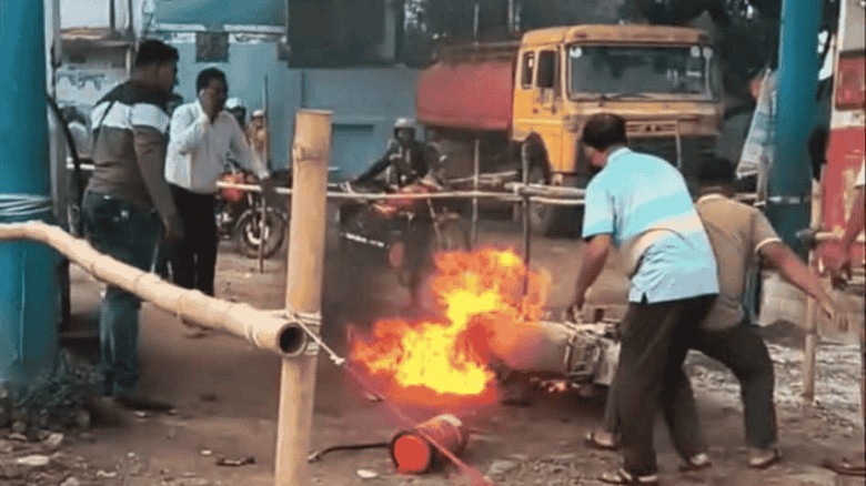 রক্ষা পেল ফিলিং স্টেশন, পুড়ে ছাই মোটরসাইকেল