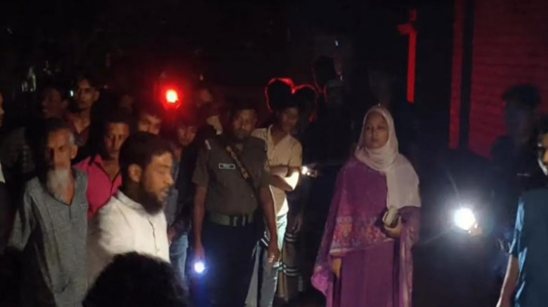 গোয়ালঘর থেকে অবৈধ পেট্রোল জব্দ