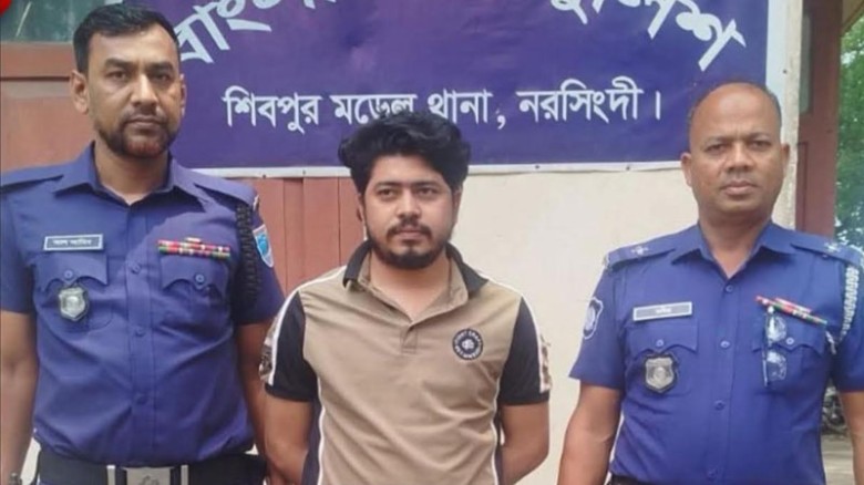 শিবপুরে সন্ত্রাসী ‘শুটার মোবারক’ গ্রেফতার