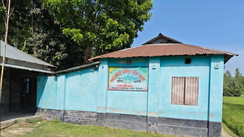 ছেলেকে নিয়োগ দিতে মাদ্রাসা সুপারের জালিয়াতি!