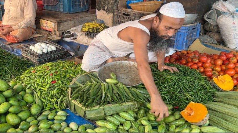 বাগেরহাটে সবজির বাজারে আগুন