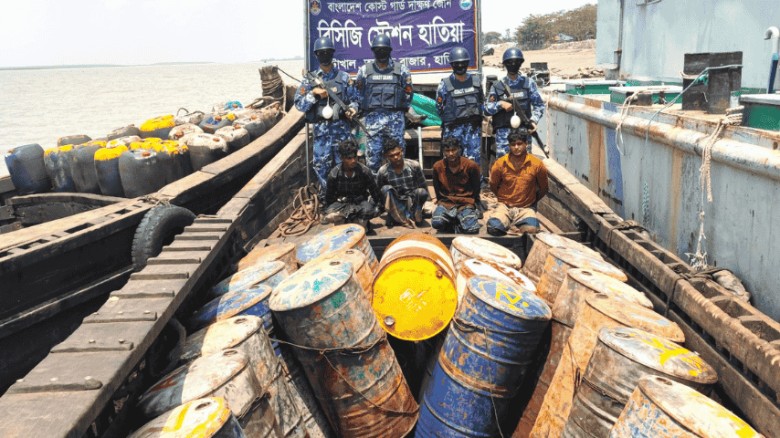 নোয়াখালীতে অবৈধ জ্বালানি জব্দ, আটক ৪