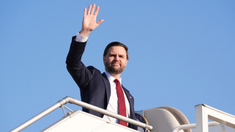 ইসলামাবাদ ছাড়লেন জেডি ভ্যান্স