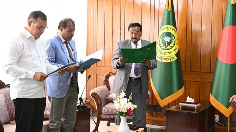 শপথ নিলেন নবনির্বাচিত দুই সংসদ সদস্য