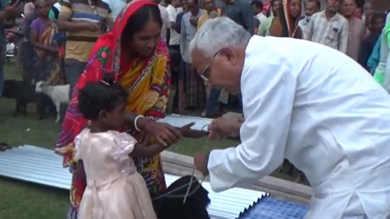 ঘোড়াঘাটে ছাগল-ঢেউটিন বিতরণ সমাজকল্যাণ মন্ত্রীর