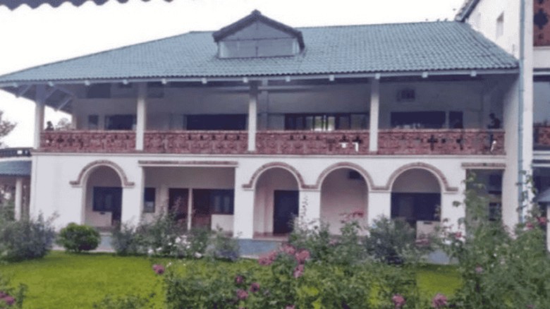 চা বাগানে চিকিৎসা বন্ধ, শ্রমিক মৃত্যুর অভিযোগ