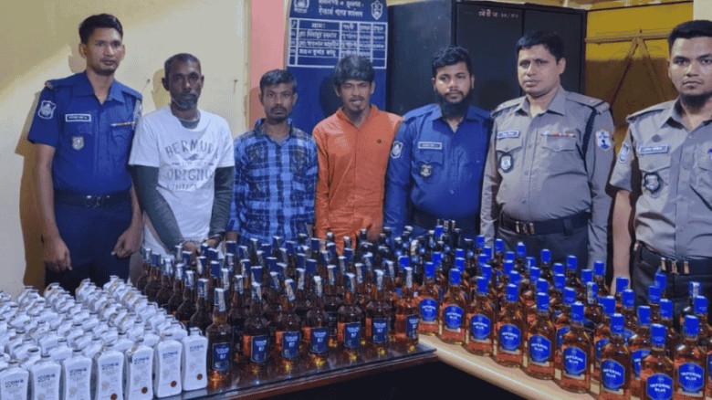 জামালগঞ্জে ভারতীয় মদসহ ৩ ব্যবসায়ী গ্রেফতার
