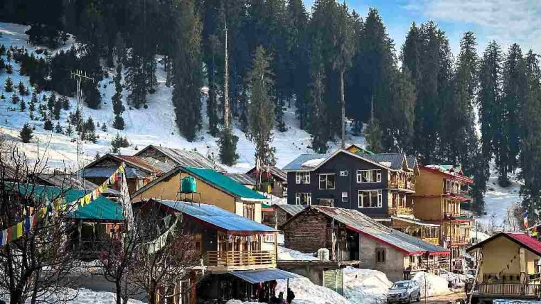 ঝাঁ-চকচকে শৈল শহরের আড়ালে পুরনো গ্রাম: ভ্রমণের তালিকায় নতুন না পুরনো মানালি?