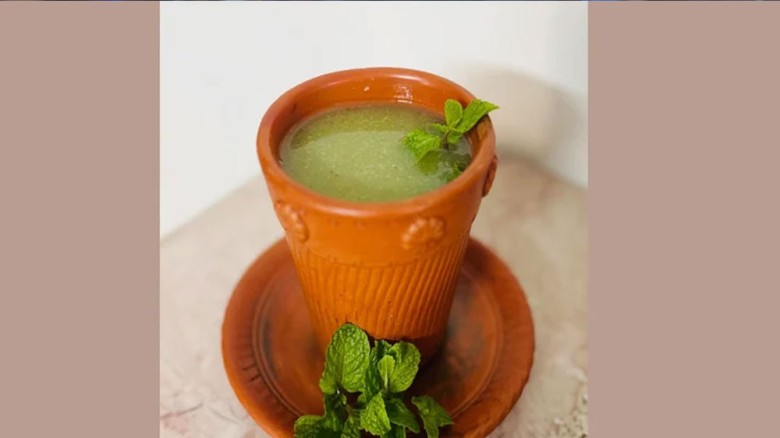 বৈশাখের গরমে তৃষ্ণা মেটাবে পুদিনা-কাঁচা আমের শরবত