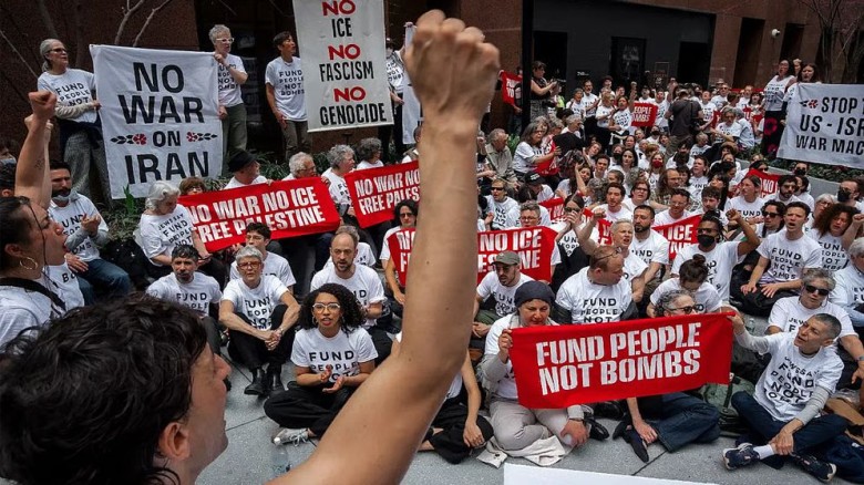 ইসরায়েলে মার্কিন অস্ত্র বিক্রির বিরুদ্ধে নিউইয়র্কে বিক্ষোভ