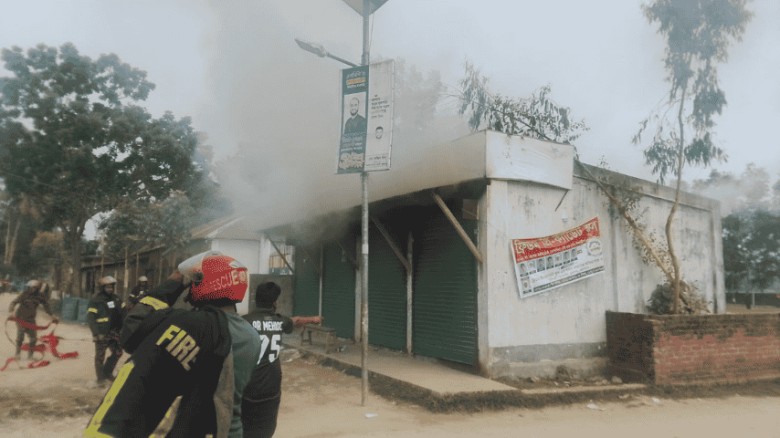 মুক্তাগাছায় দোকান আগুনে পুড়ে ছাই