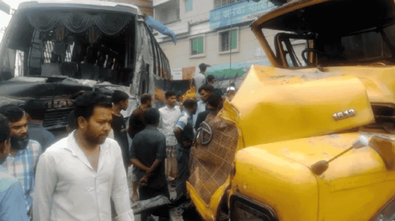 ঘাটাইলে বাস-ট্রাক সংঘর্ষে চালক-হেলপার নিহত