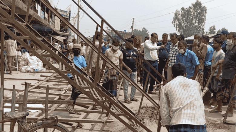 রাণীনগরে শতাধিক অবৈধ স্থাপনা উচ্ছেদ