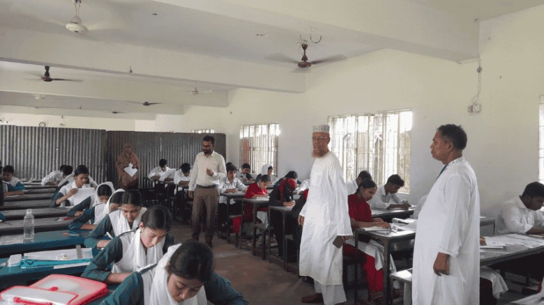 বেতাগীতে শান্তিপূর্ণ পরিবেশে এসএসসি পরীক্ষা অনুষ্ঠিত