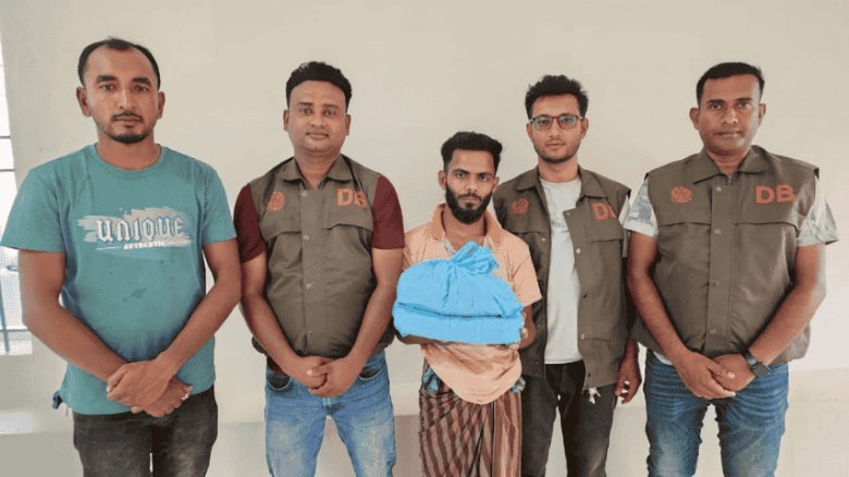 আমতলীতে গাঁজাসহ যুবক গ্রেফতার