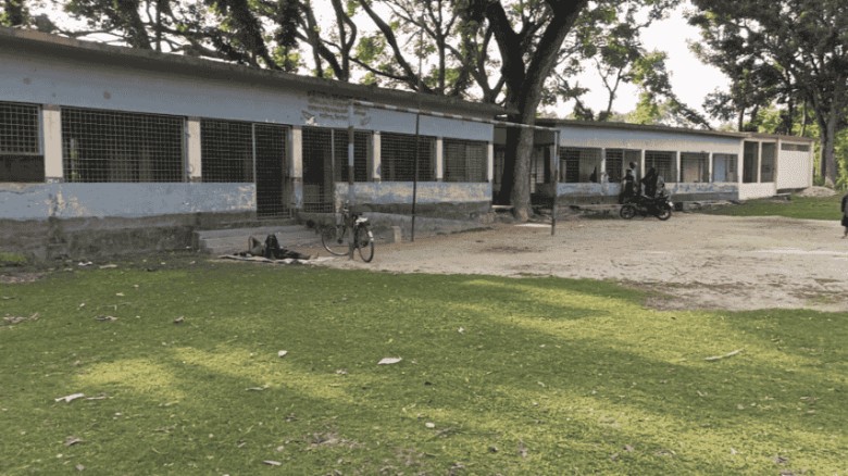 ছাত্রী নিপীড়নের অভিযোগ: কালীগঞ্জে শিক্ষকের বিরুদ্ধে উত্তাল এলাকা