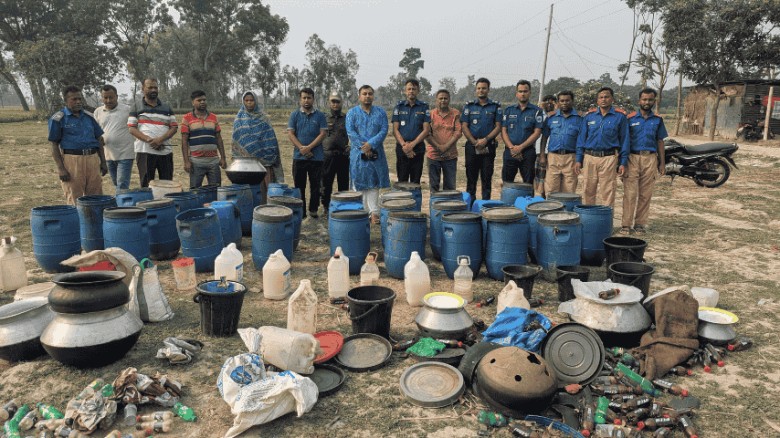 ধামইরহাটে মদের কারখানা ধ্বংস