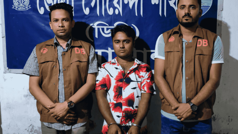 বেগমগঞ্জের সন্ত্রাসী দেলোয়ার ইয়াবাসহ আটক