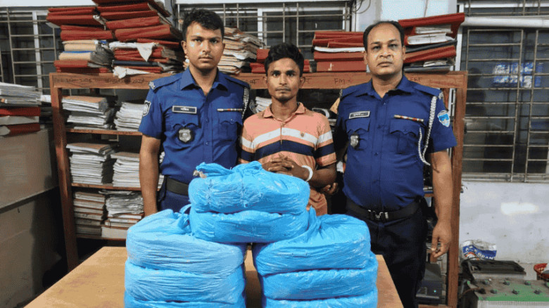 কসবায় গাঁজাসহ মাদক কারবারি গ্রেপ্তার