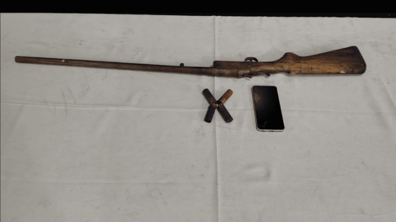 ছাগলনাইয়ায় বন্দুক-কার্তুজসহ আটক ১