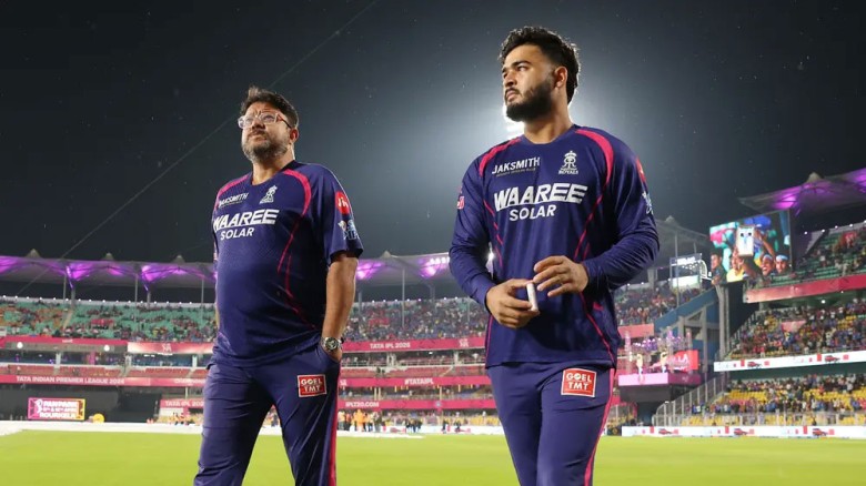 ড্রেসিংরুমে ধূমপান করায় রিয়ান পরাগকে জরিমানা