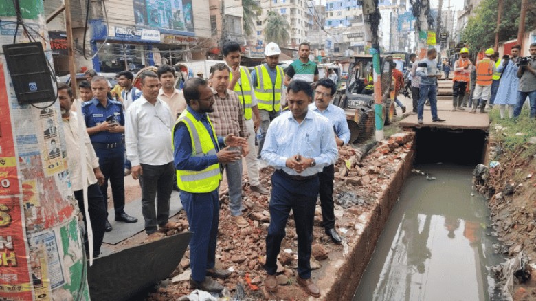 ফেনীর শহীদুল্লা কায়সার সড়কের কাজ শুরু