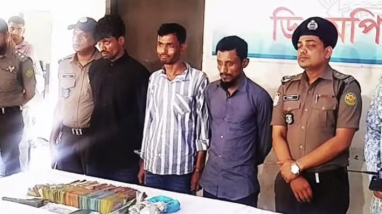 গির্জায় লুটের ঘটনায় গ্রেপ্তার ৩: নগদ অর্থ ও পাসপোর্ট উদ্ধার