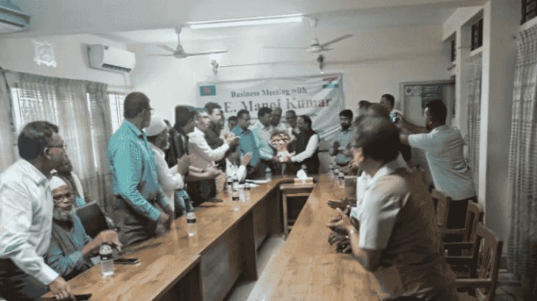 বুড়িমারী স্থলবন্দর পরিদর্শনে ভারতীয় হাইকমিশনার