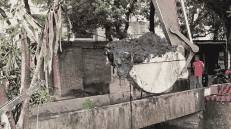 রাজশাহীতে ড্রেন পরিষ্কার কার্যক্রমের উদ্বোধন