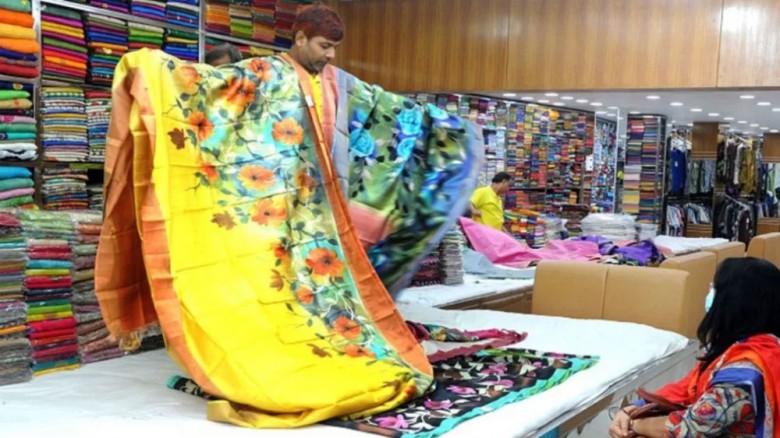 শপিংমল রাত ৯টা পর্যন্ত খোলা রাখার দাবি দোকান মালিক সমিতির