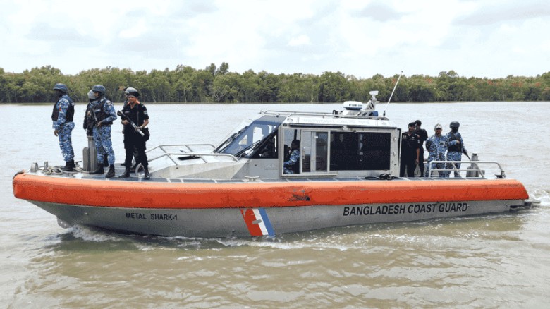 সুন্দরবনে দস্যুদের দমনে কোস্ট গার্ডের অভিযান